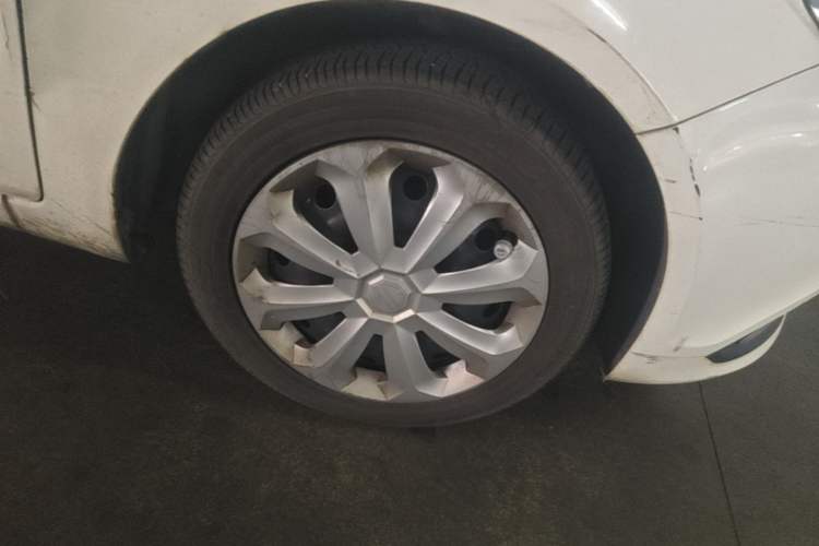 Used MG 5 2012 1.5L Automatic Elite Edition Right Front Wheel Hub