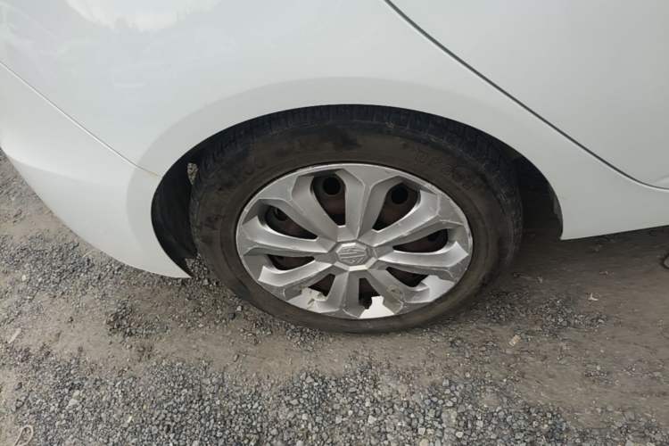 Used MG 5 2012 1.5L Automatic Elite Edition Right Rear Wheel Hub