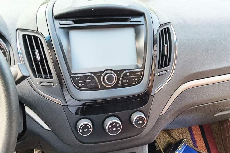 Used MG 5 2012 1.5L Automatic Elite Edition Audio And AC Panel