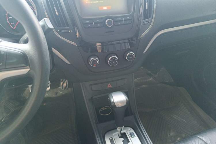 Used MG 5 2012 1.5L Automatic Luxury Edition Audio And AC Panel