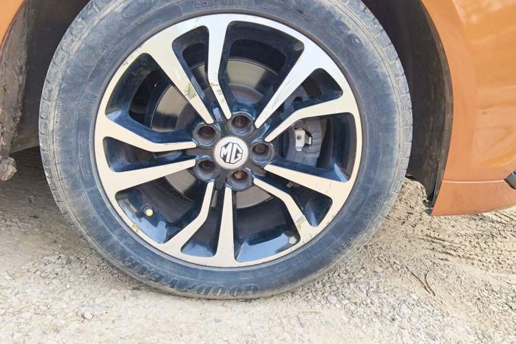 Used MG 5 2012 1.5L Automatic Elite Edition Right Front Wheel Hub