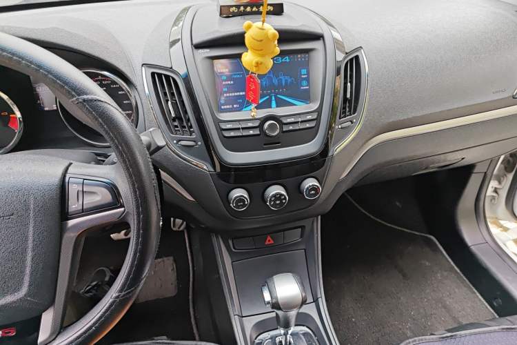 Used MG 5 2014 1.5T Automatic Luxury Model Audio And AC Panel