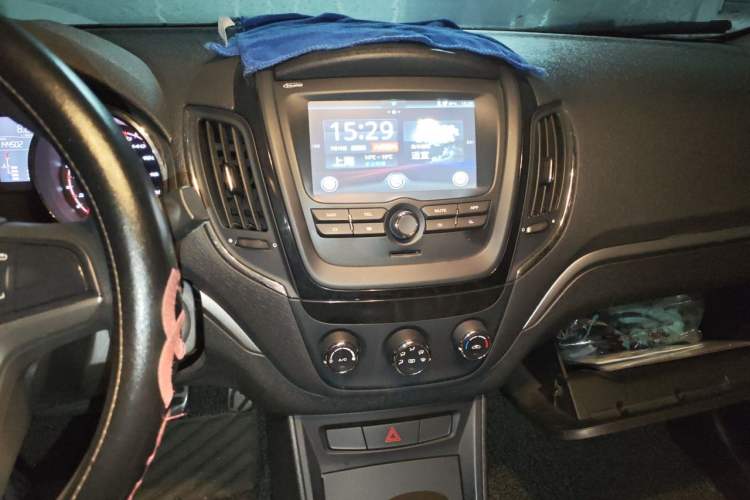 Used MG 5 2014 1.5T Automatic Luxury Model Audio And AC Panel