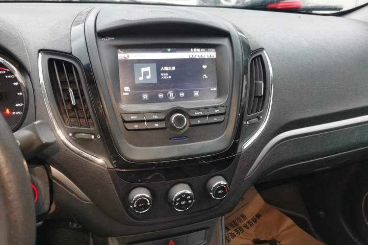 Used MG 5 2014 1.5T Automatic Luxury Model Audio And AC Panel