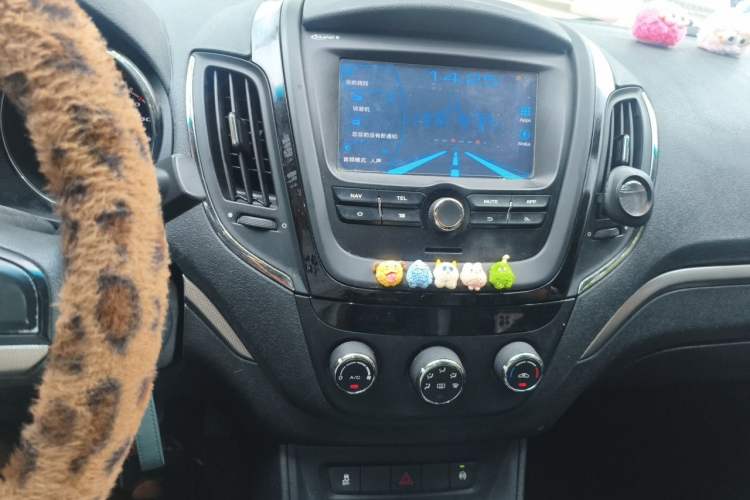 Used MG 5 2014 1.5T Automatic Luxury Model Audio And AC Panel