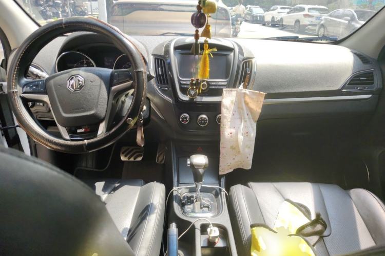 Used MG 5 2014 1.5T Automatic Luxury Model Center Console