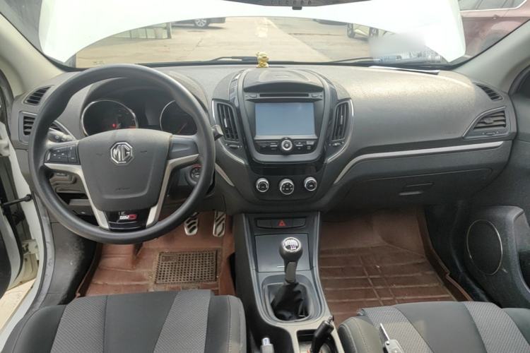 Used MG 5 2014 1.5T Manual Luxury Model Center Console