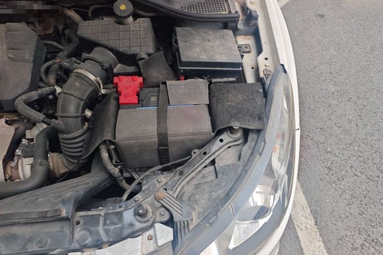 Used MG 5 2014 1.5T Manual Luxury Model Engine Bay Left