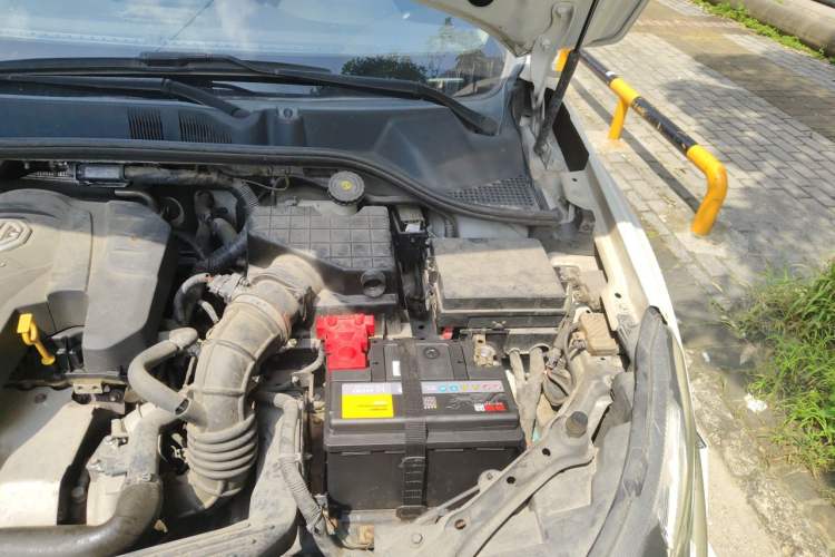 Used MG 5 2014 1.5T Automatic Luxury Model Engine Bay Left