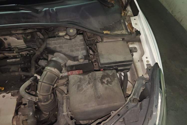 Used MG 5 2014 1.5T Automatic Luxury Model Engine Bay Left