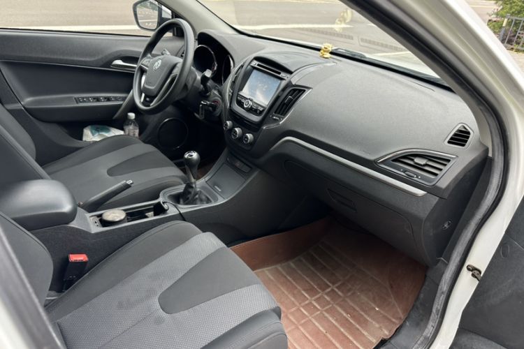 Used MG 5 2014 1.5T Manual Luxury Model Exterior 1