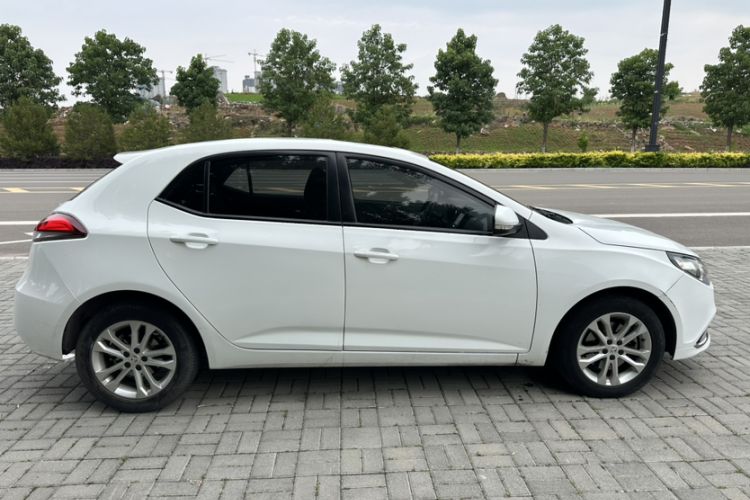 Used MG 5 2014 1.5T Manual Luxury Model Exterior 4