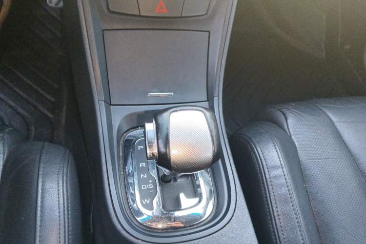 Used MG 5 2014 1.5T Automatic Luxury Model Gear Lever