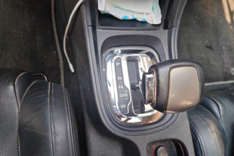 Used MG 5 2014 1.5T Automatic Luxury Model Gear Lever