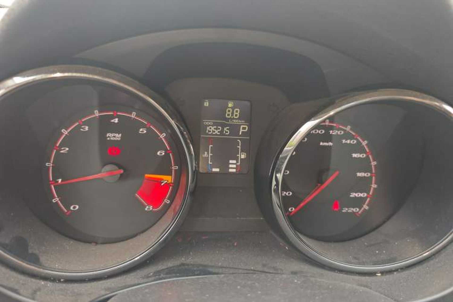 Used MG 5 2014 1.5T Automatic Luxury Model Odometer Close Up