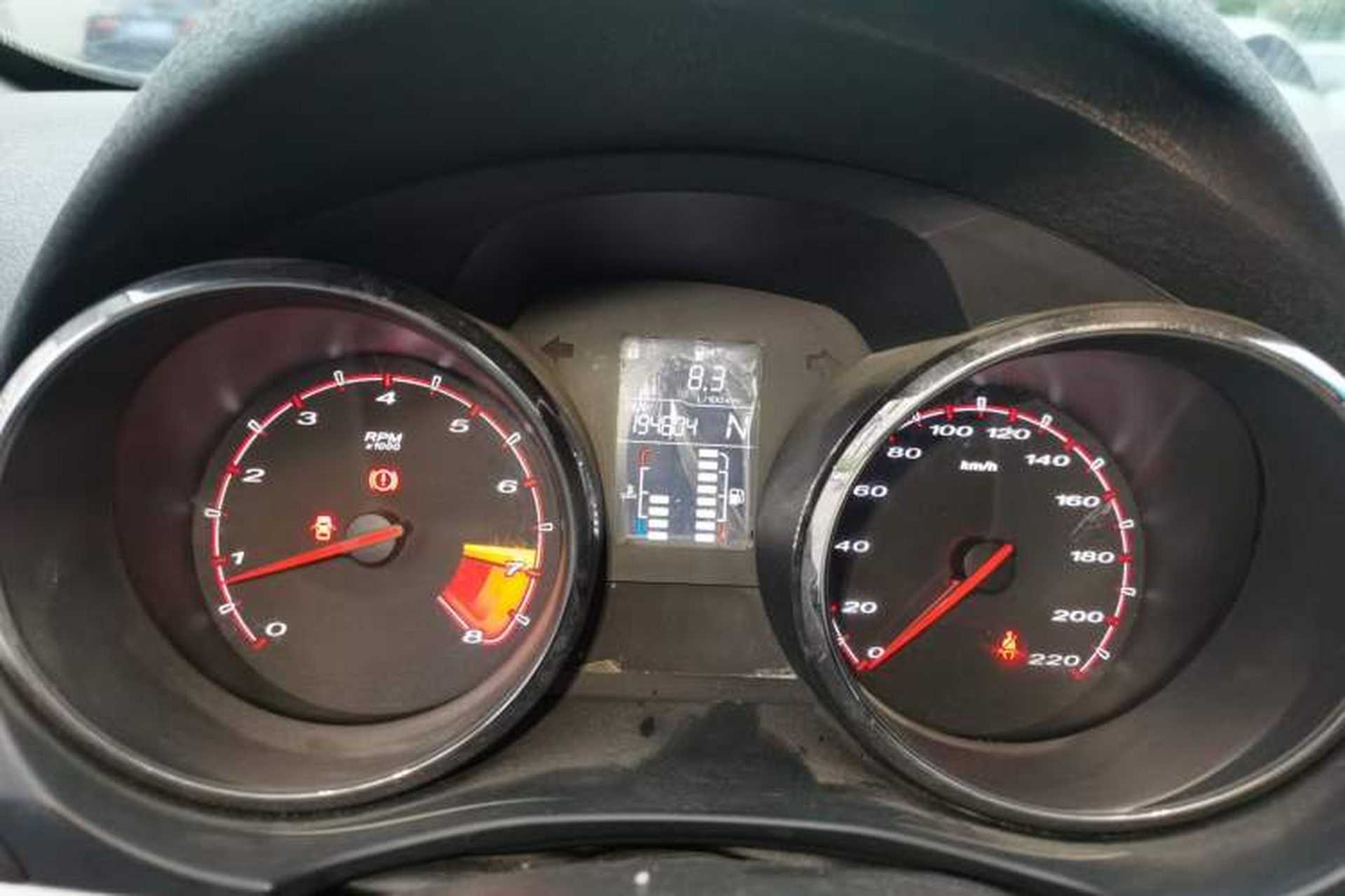 Used MG 5 2014 1.5T Automatic Luxury Model Odometer Close Up