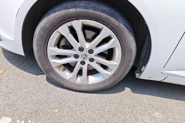 Used MG 5 2014 1.5T Automatic Luxury Model Right Front Wheel Hub