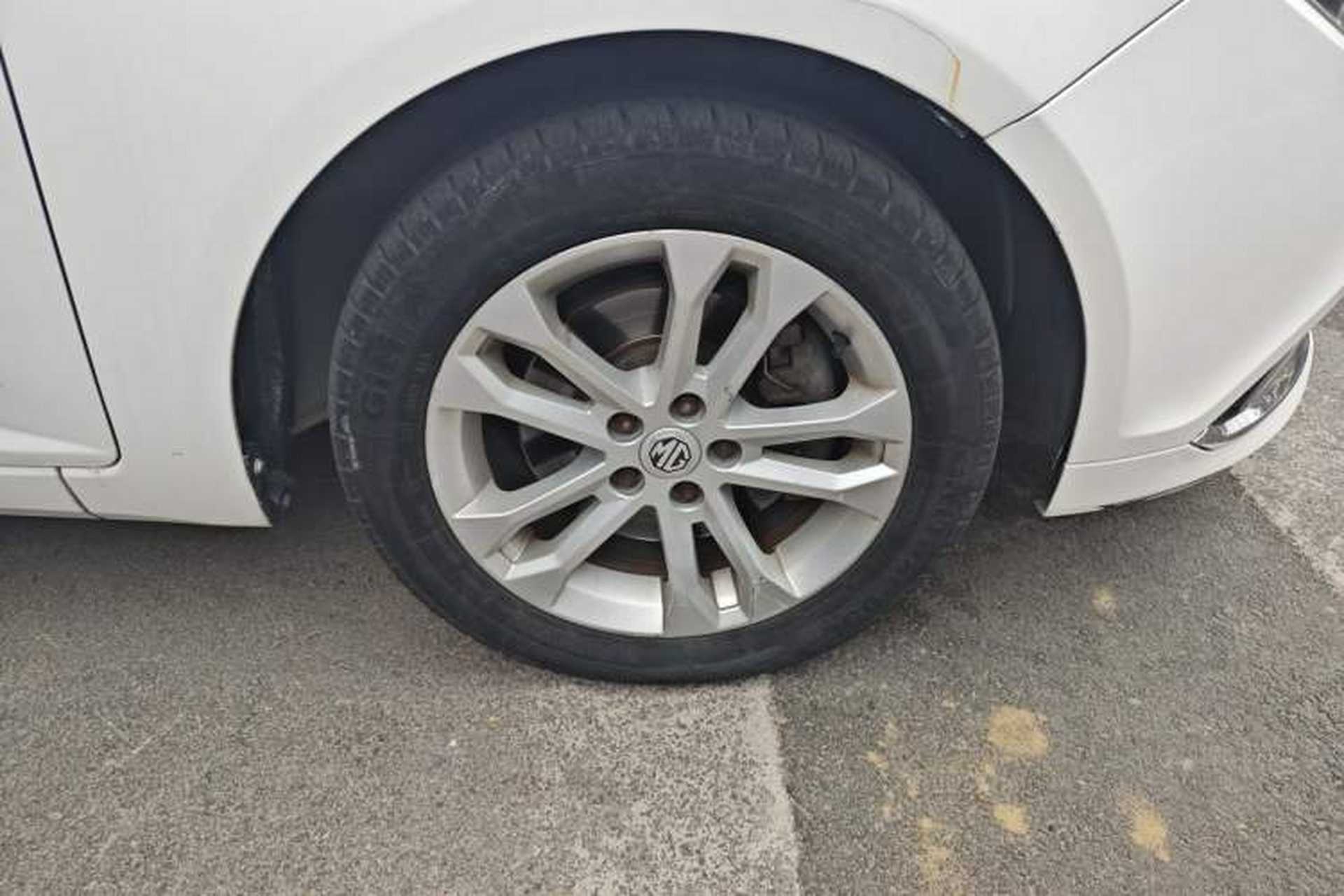 Used MG 5 2014 1.5T Automatic Luxury Model Right Front Wheel Hub