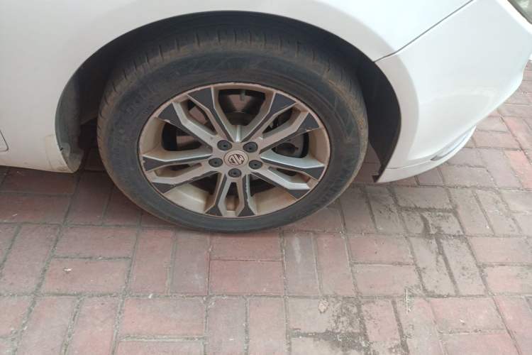 Used MG 5 2014 1.5T Automatic Luxury Model Right Front Wheel Hub