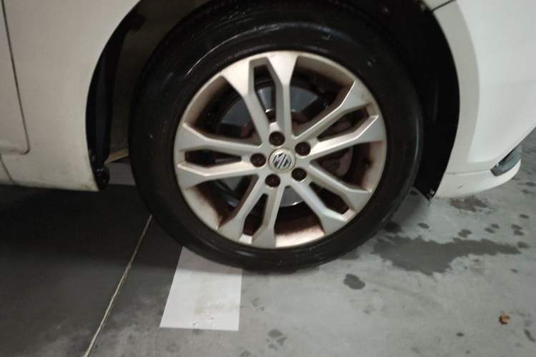 Used MG 5 2014 1.5T Automatic Luxury Model Right Front Wheel Hub