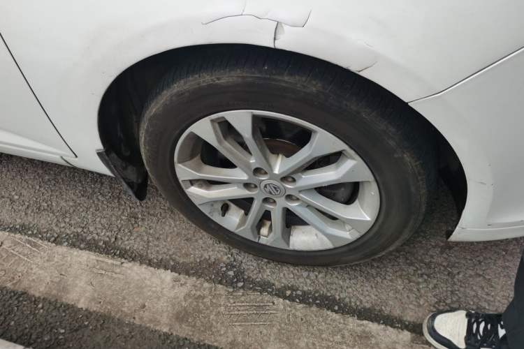 Used MG 5 2014 1.5T Automatic Luxury Model Right Front Wheel Hub