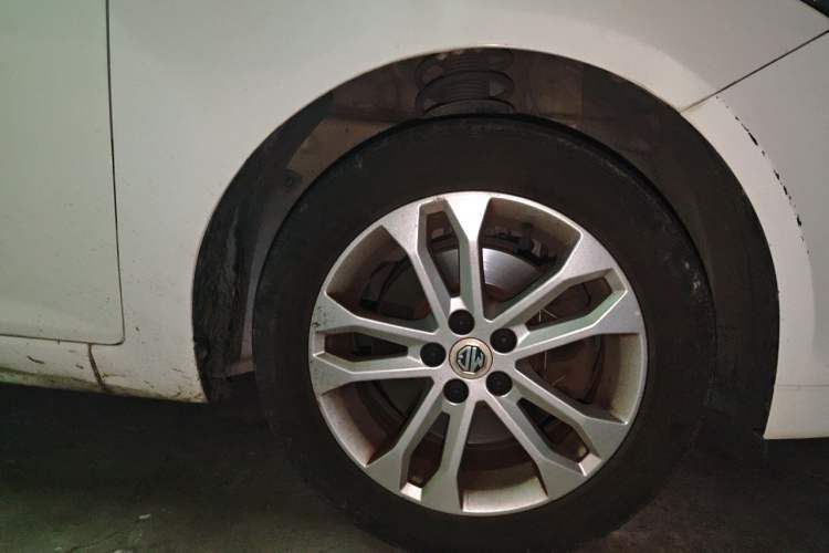 Used MG 5 2014 1.5T Automatic Luxury Model Right Front Wheel Hub