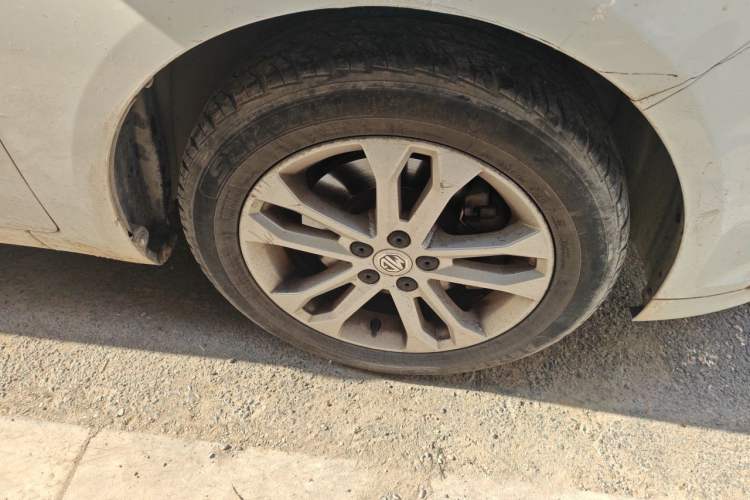 Used MG 5 2014 1.5T Automatic Luxury Model Right Front Wheel Hub