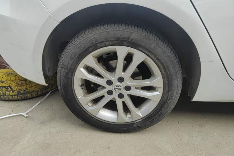 Used MG 5 2014 1.5T Manual Luxury Model Right Rear Wheel Hub