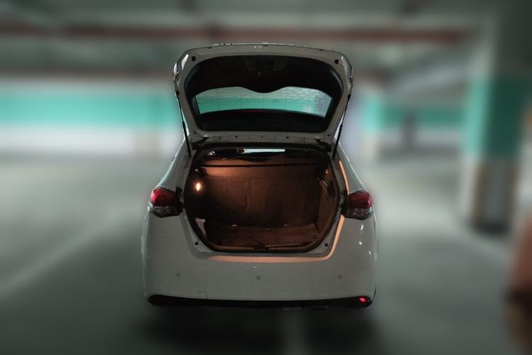 Used MG 5 2014 1.5T Automatic Luxury Model Trunk