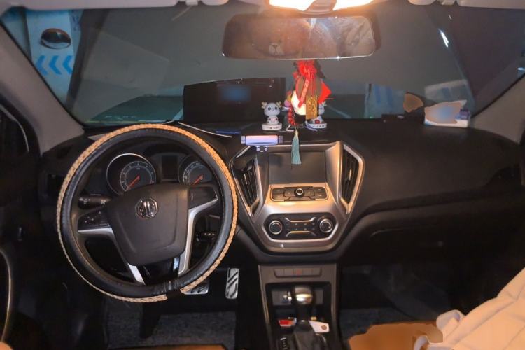Used MG 5 2015 1.5T Automatic InkaNet Luxury Edition Center Console