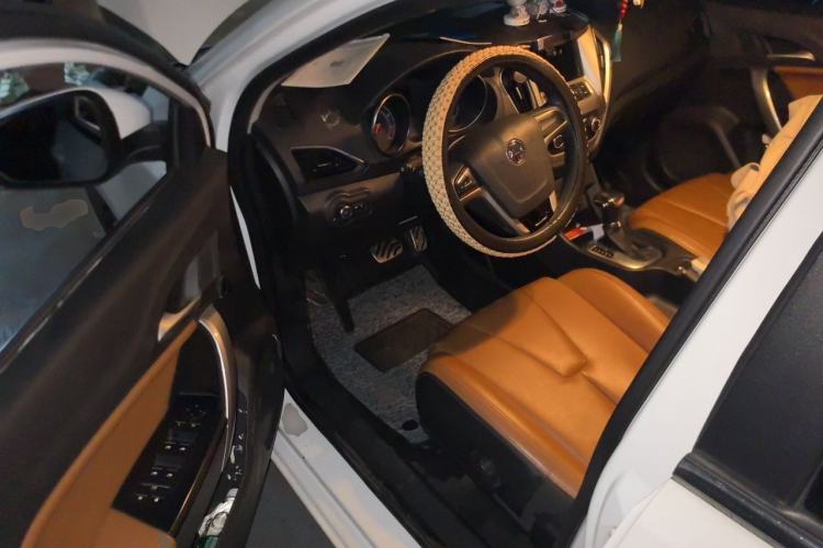 Used MG 5 2015 1.5T Automatic InkaNet Luxury Edition Driver Seat