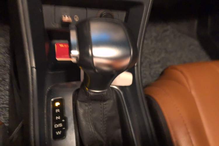 Used MG 5 2015 1.5T Automatic InkaNet Luxury Edition Gear Lever