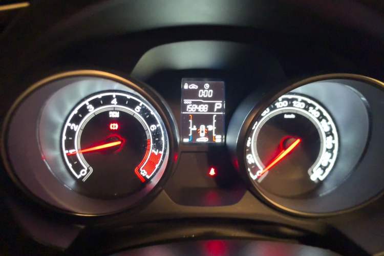 Used MG 5 2015 1.5T Automatic InkaNet Luxury Edition Odometer Close Up