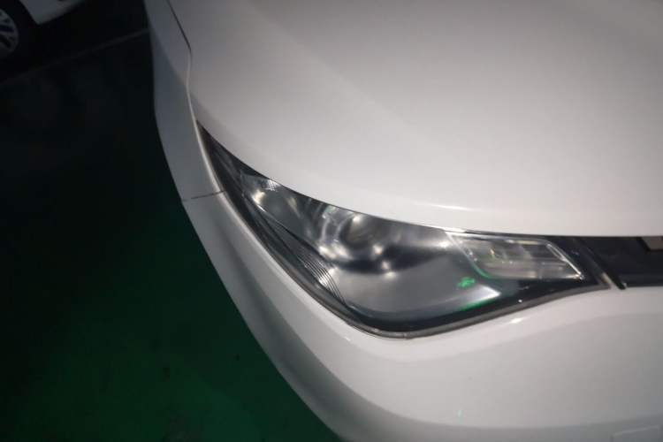 Used MG 5 2015 1.5T Automatic InkaNet Luxury Edition Right Front Headlight