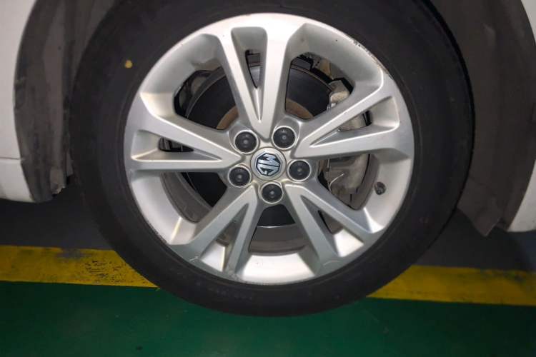 Used MG 5 2015 1.5T Automatic InkaNet Luxury Edition Right Front Wheel Hub