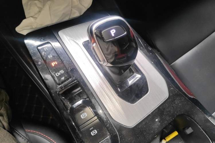 Used MG 5 2021 Revised 300TGI DCT Qingshè Luxurious Enjoyment Edition Gear Lever