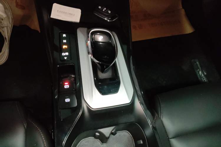 Used MG 5 2021 Revised 300TGI DCT Qingshè Luxurious Enjoyment Edition Gear Lever