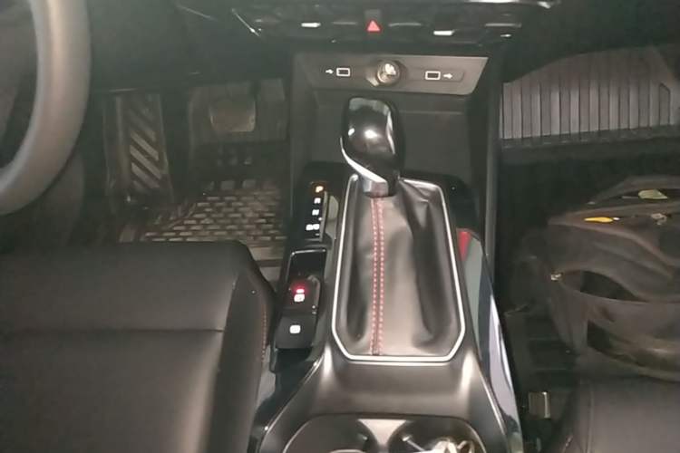 Used MG 5 2021 180 DVVT CVT Youth Luxury Edition Gear Lever