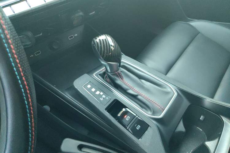 Used MG 5 2021 180 DVVT CVT Youth Luxury Edition Gear Lever