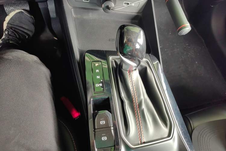 Used MG 5 2021 180 DVVT CVT Youth Luxury Edition Gear Lever