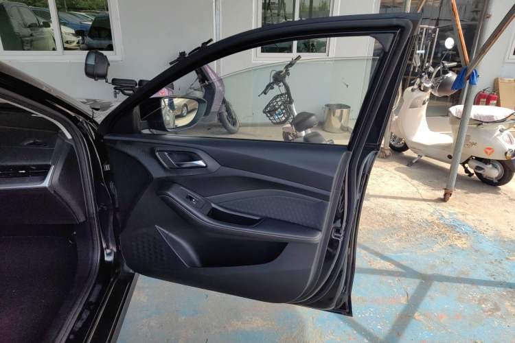 Used MG 5 2021 180 DVVT CVT Youth Luxury Edition Right Front Door Interior