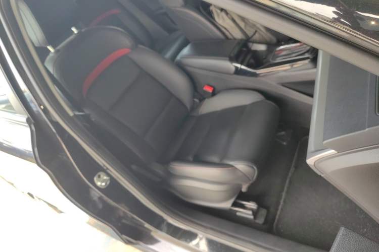 Used MG 5 2021 180 DVVT CVT Youth Luxury Edition Right Front Seat