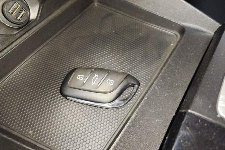 Used MG 5 2021 Revised 300TGI DCT Qingshè Luxurious Enjoyment Edition Vehicle Key