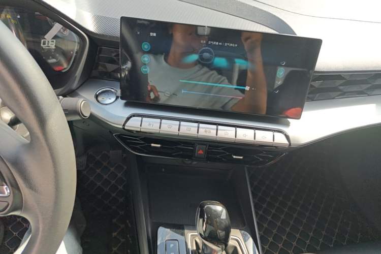 Used MG 5 2021 180 DVVT CVT Youth Luxury Edition Audio And AC Panel
