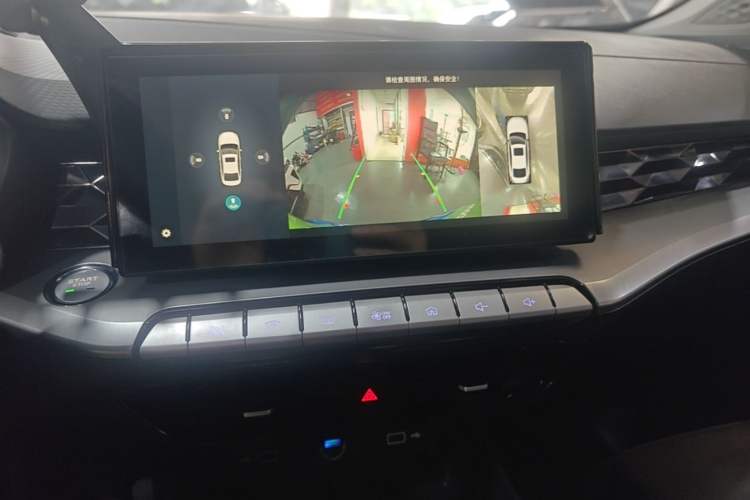 Used MG 5 2021 180 DVVT CVT Youth Luxury Edition Audio And AC Panel