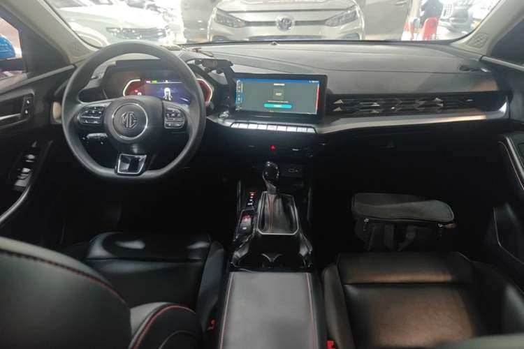 Used MG 5 2021 180 DVVT CVT Youth Luxury Edition Center Console