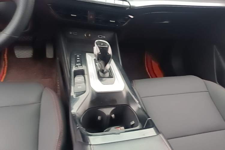 Used MG 5 2021 300TGI DCT Elegant & Trendy Edition Gear Lever