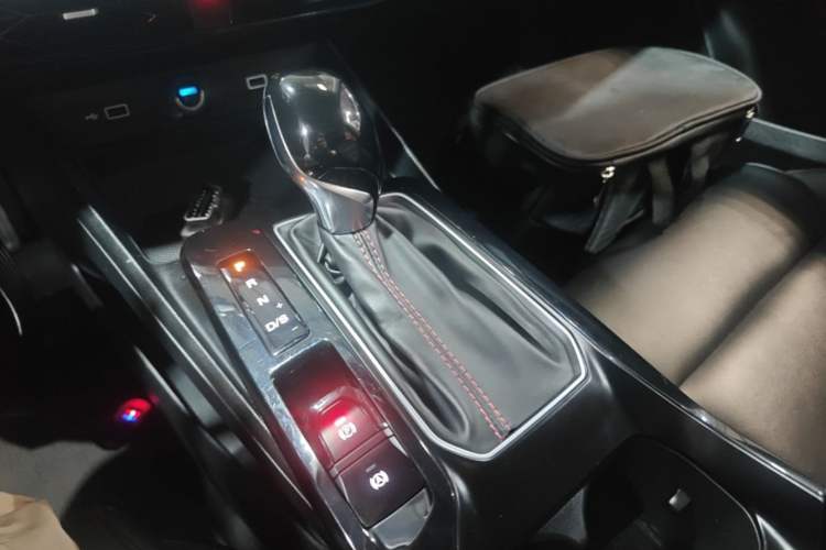 Used MG 5 2021 180 DVVT CVT Youth Luxury Edition Gear Lever