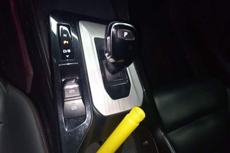 Used MG 5 2021 300TGI DCT Elegant Luxury Edition Gear Lever