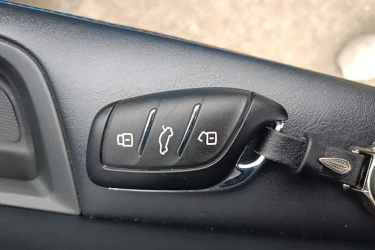 Used MG 5 2021 300TGI DCT Elegant & Trendy Edition Vehicle Key
